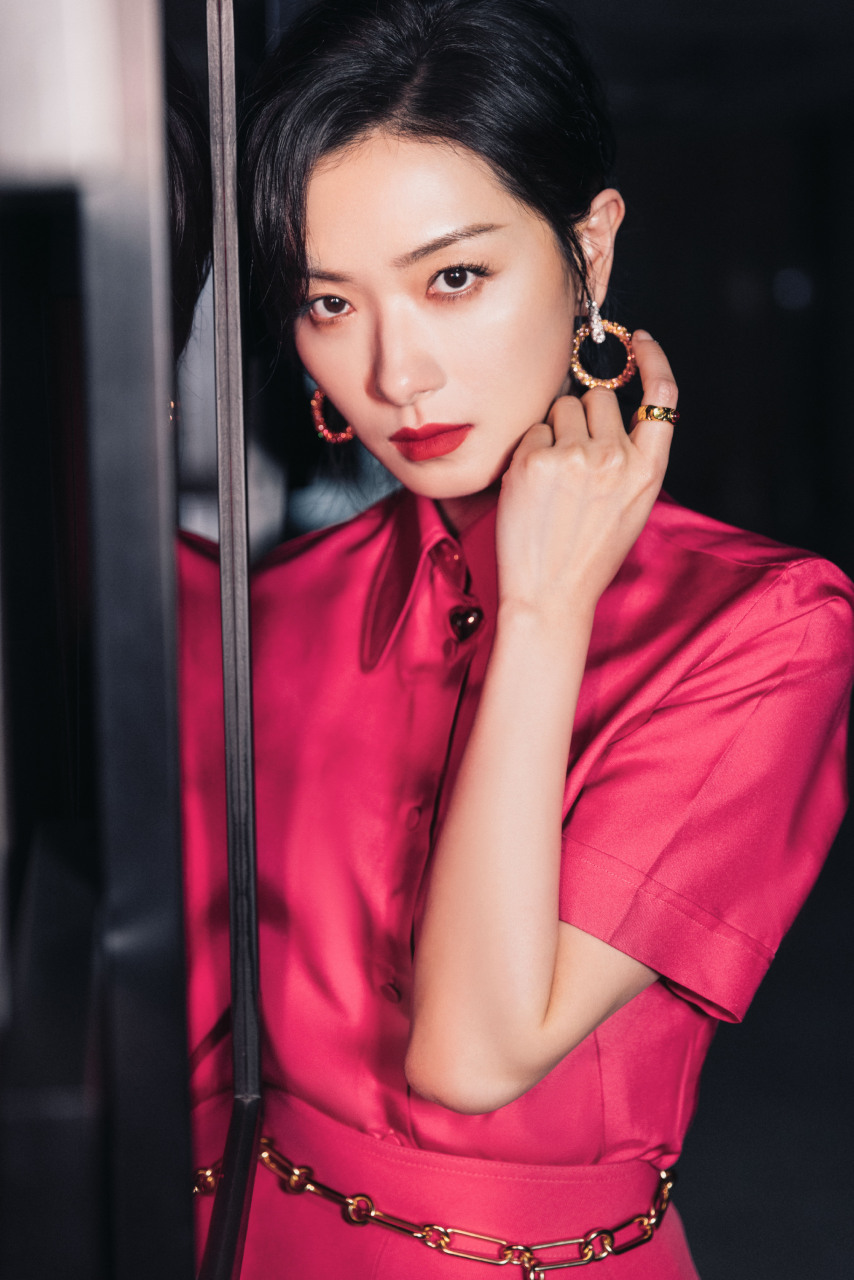 一直觉得万茜穿白色和西装就很有气质了