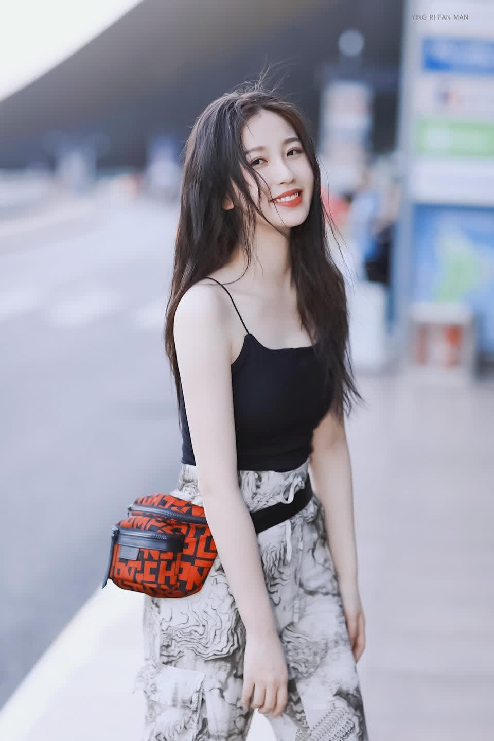 虞书欣甜美清新街拍