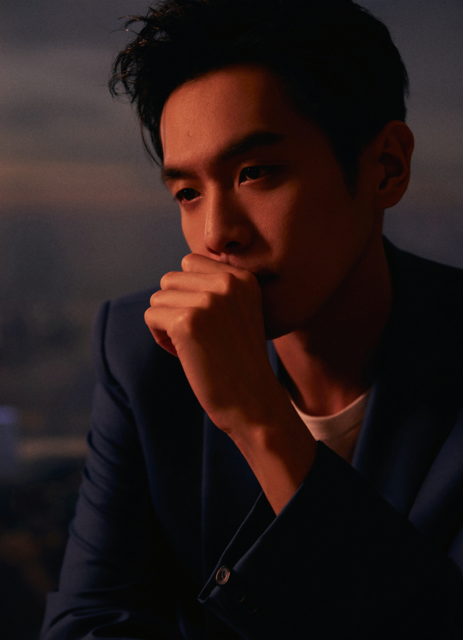 张若昀的穿搭以西服更添帅气.