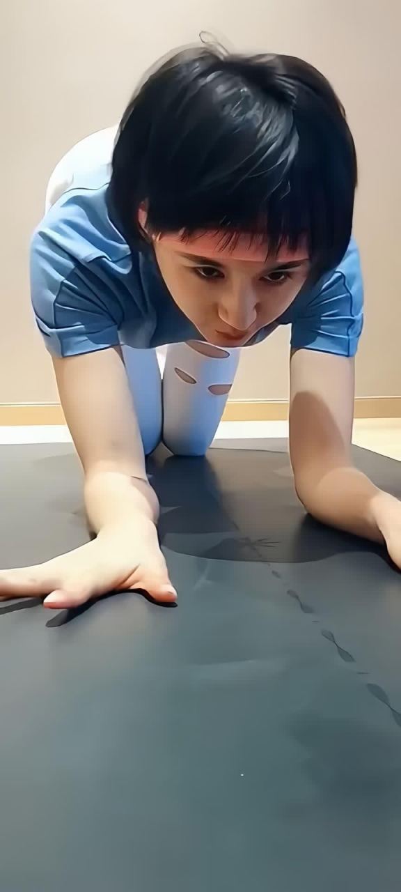 王子文的自律瑜伽,身材如雕塑般完美.