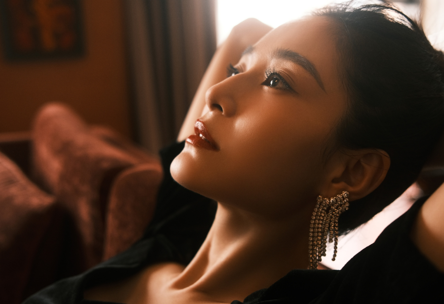 王媛可的黑色连衣短裙很漂亮