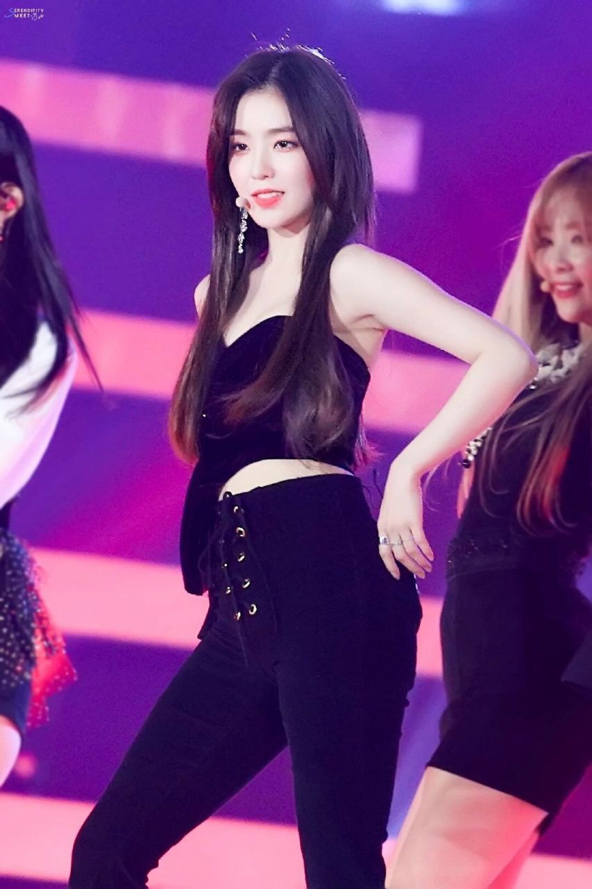 韩国"裴珠泫"身材还挺好,穿搭造型好养眼