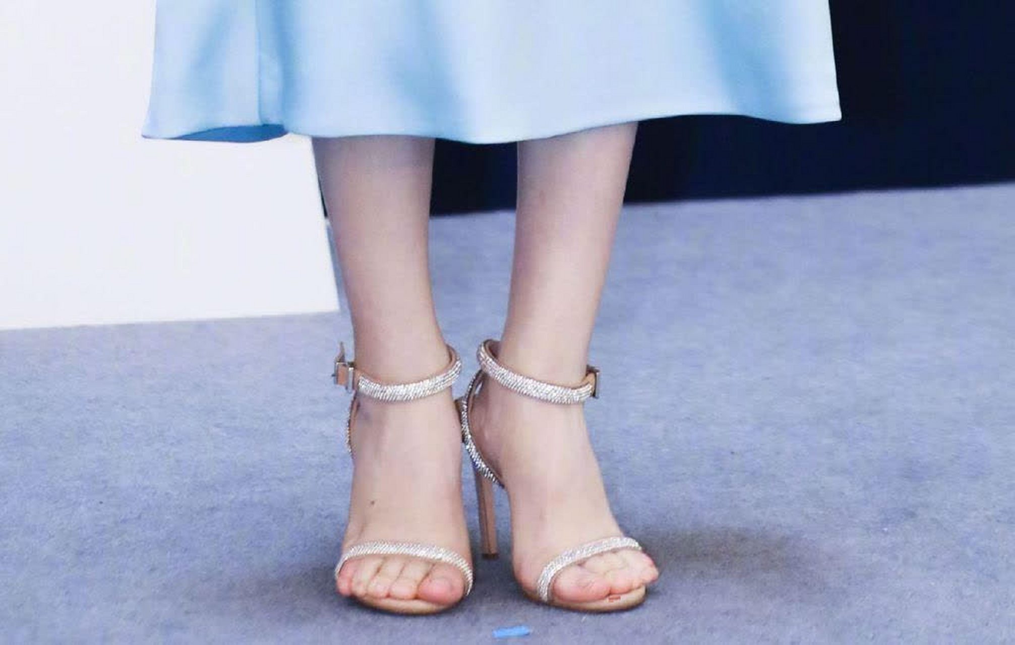 赵丽颖高跟鞋美足造型合集,如繁花似锦,绚烂且美好.