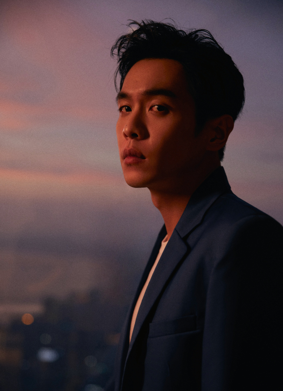 张若昀的穿搭以西服更添帅气.