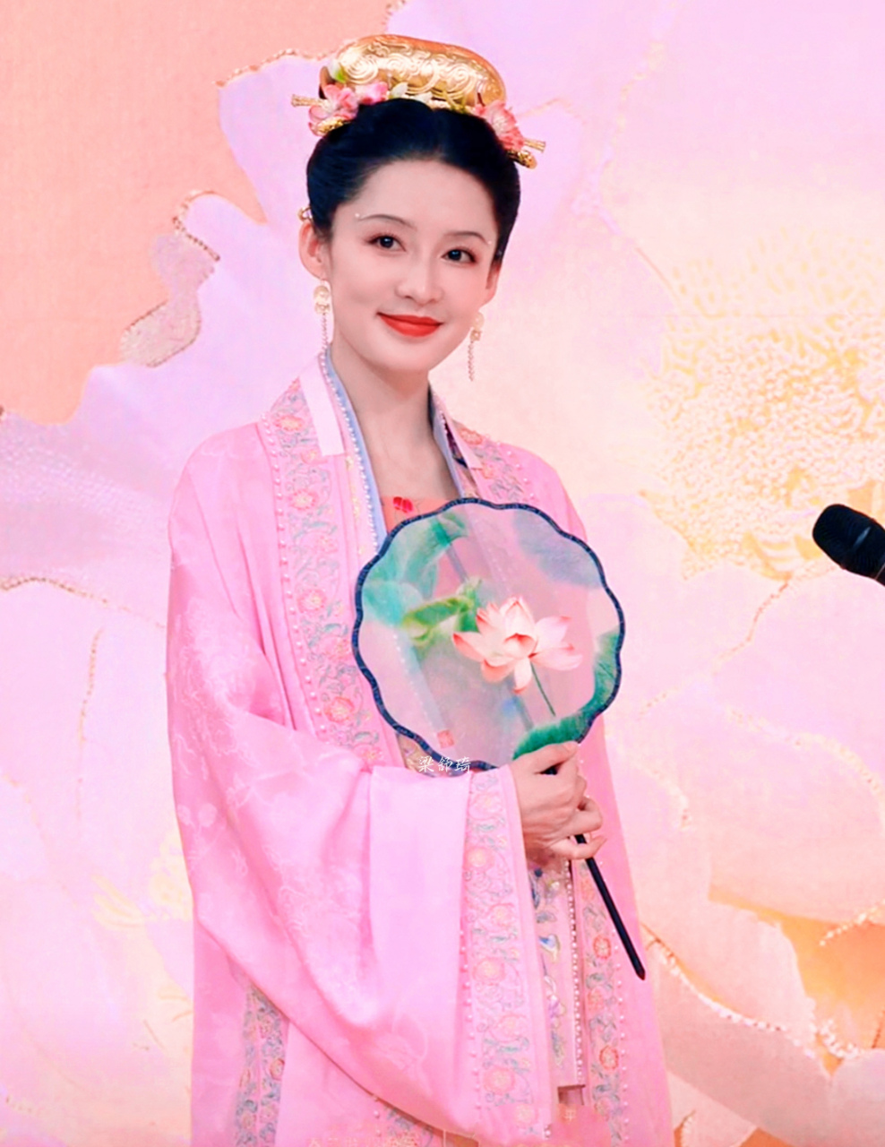 大家的春晚上的李沁的宋代服装造型