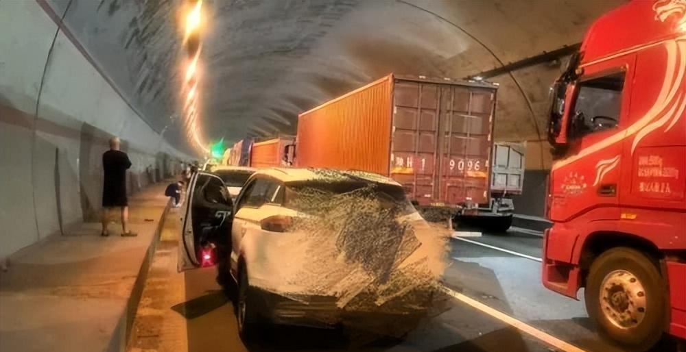 沪陕高速西商段西安方向发生事故,最新消息:已恢复通行!