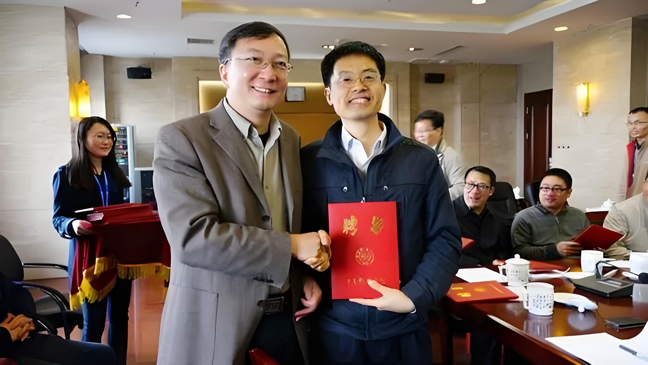 不是院士就是优青或杰青,如果你什么都没有,进北大几乎不可能.