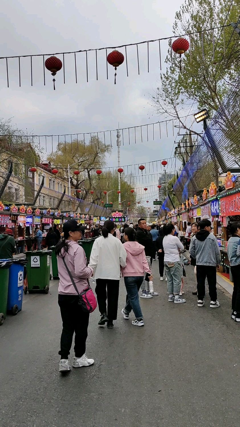 哈尔滨学院路夜市图片