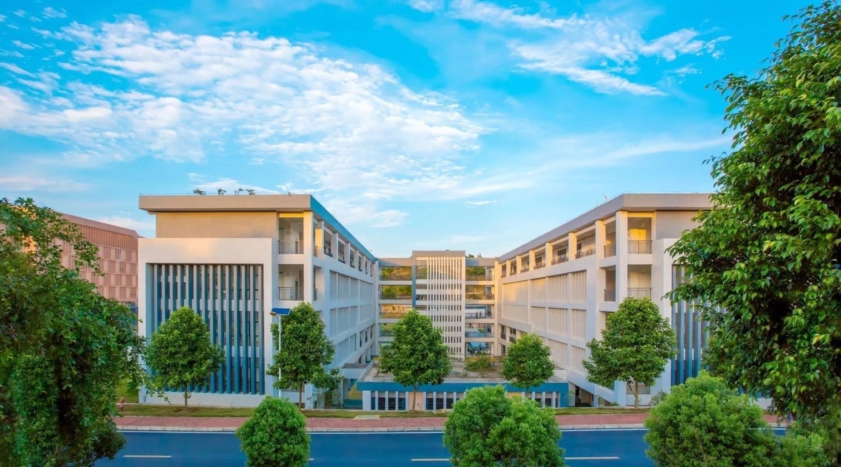 亲戚家的女儿今年参加高考,成绩刚刚400分出头,却让他痛苦万分!