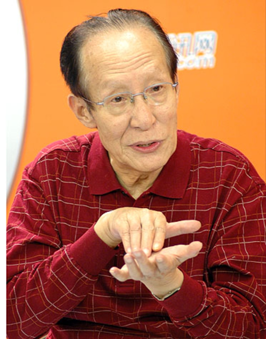 常宝华是相声界中宝字辈艺人,辈分非常高,比他辈分高的艺人或者和他