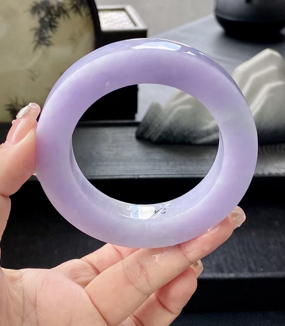 跟翠友们分享一只紫罗兰翡翠手镯,满圈的紫色均匀,紫气东来!
