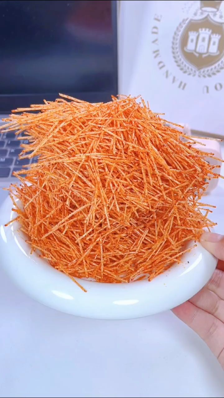 成年人都抵挡不住的辣条,这辣条丝真的越吃越上头