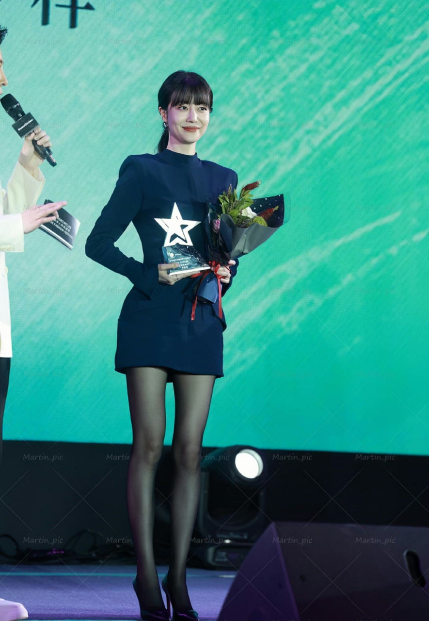 李溪芮94|姐姐的大长腿加上黑丝真的绝了[大笑][大笑]