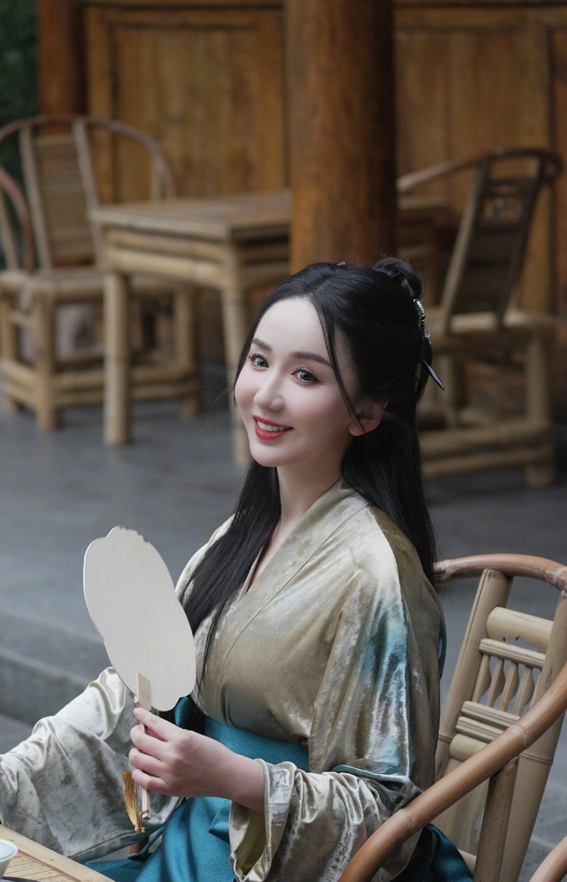 娄艺潇马面裙,潇界喜衣好看