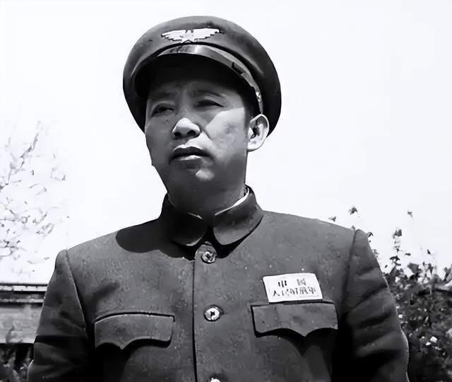 他是四野头号虎将,40岁授开国上将,长子授中将,幼子是少将