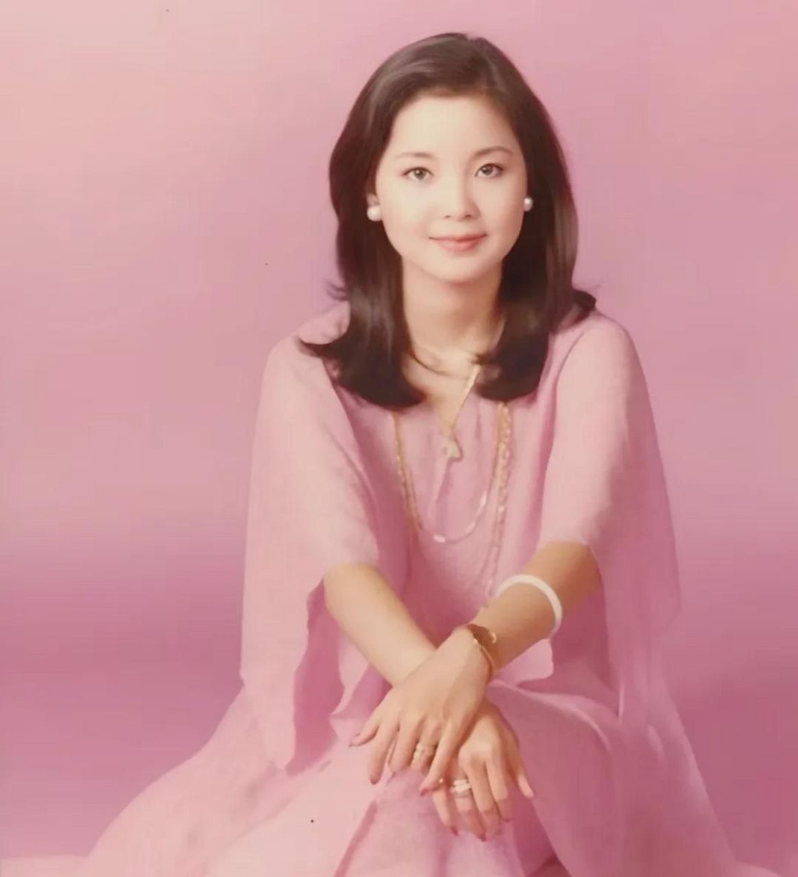 中国华语乐坛最出名的九位男女歌手 1,邓丽君 2,谭咏麟 3,刘德华 4,张