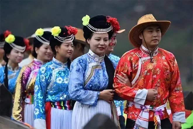 探寻云南摩梭族的走婚风俗:独特传统与文化传承
