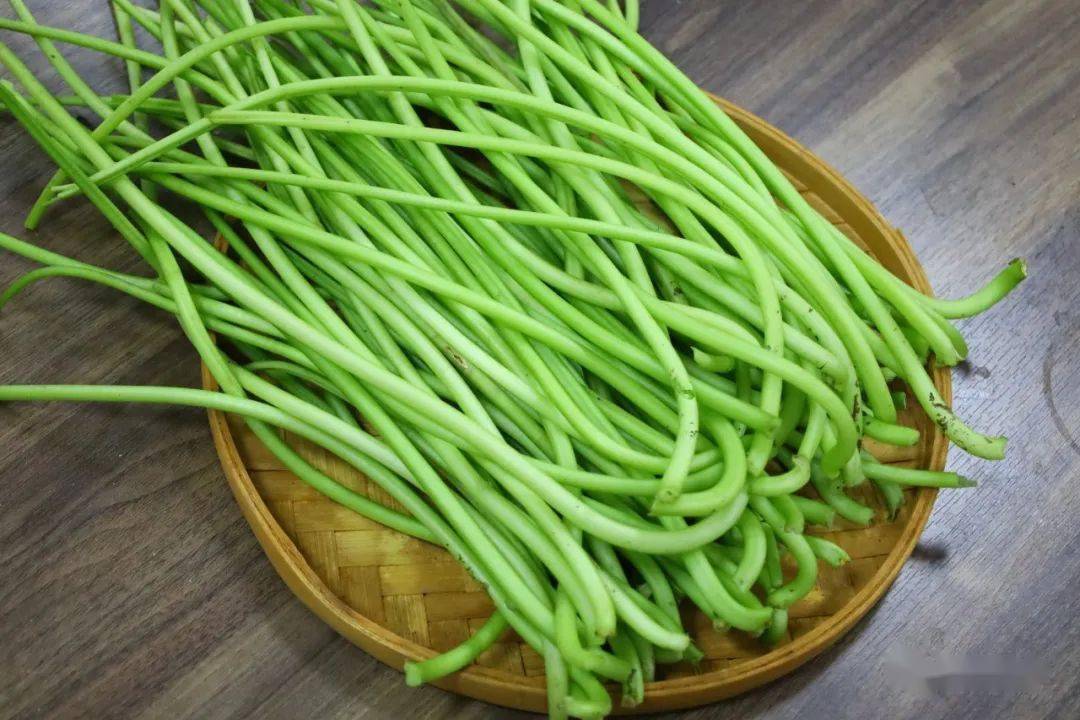 红薯梗不仅能润肠通便,还能补血益气,帮助我们保持活