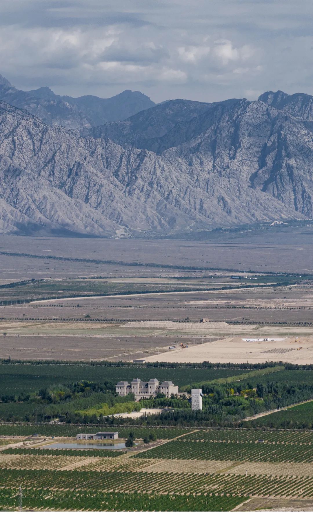 贺兰山东部山麓地貌图片