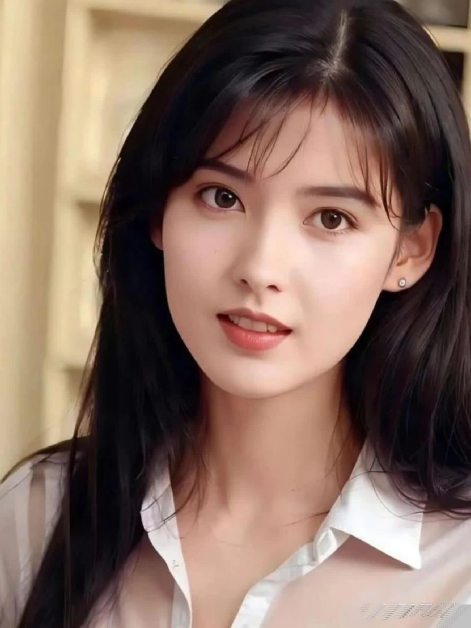 周慧敏是九十年代香港男人心中一个清纯的梦