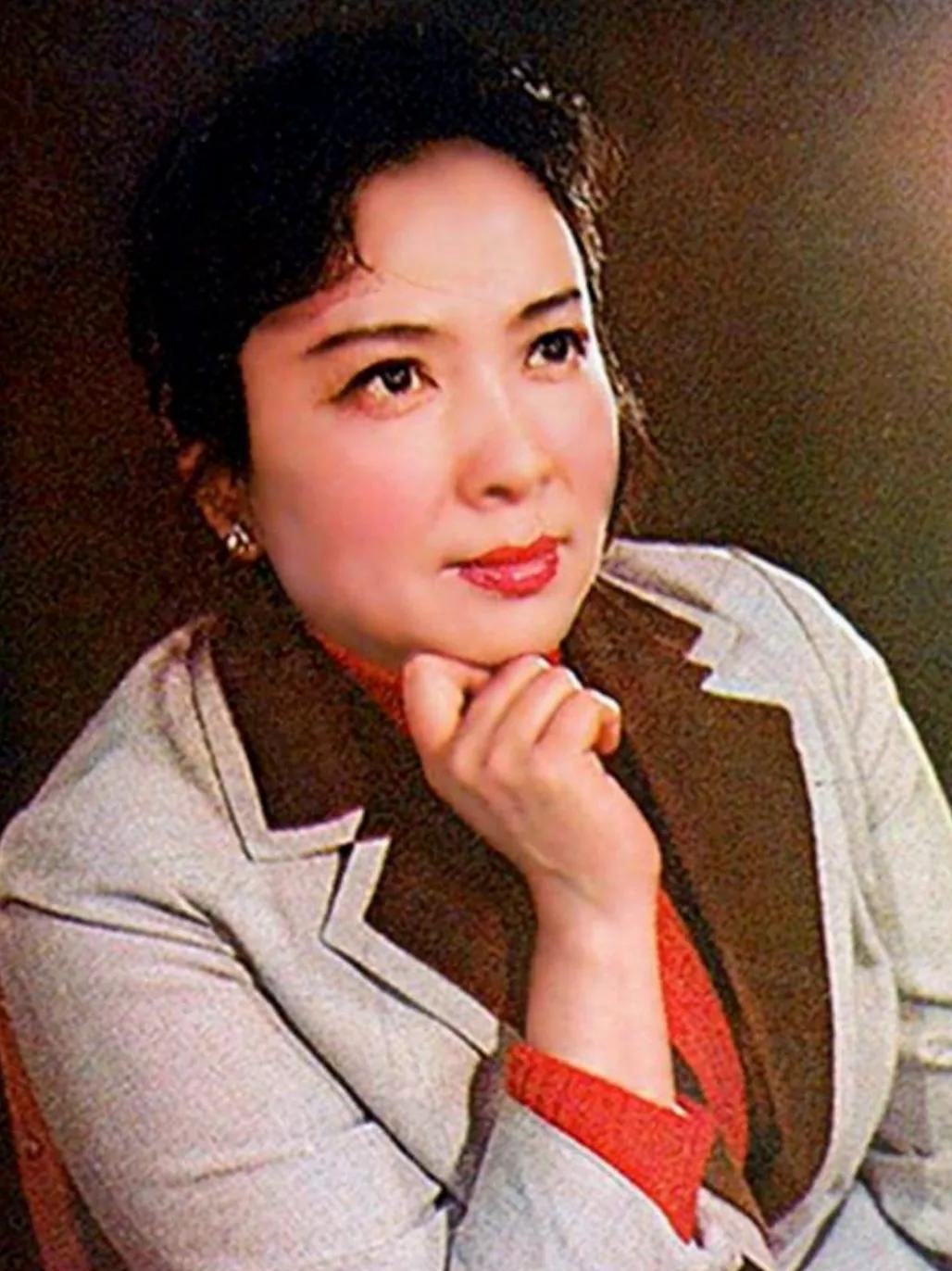 难忘这位谢芳年轻时图片谢芳个人资料简介 简历谢芳年轻照片谢芳年轻