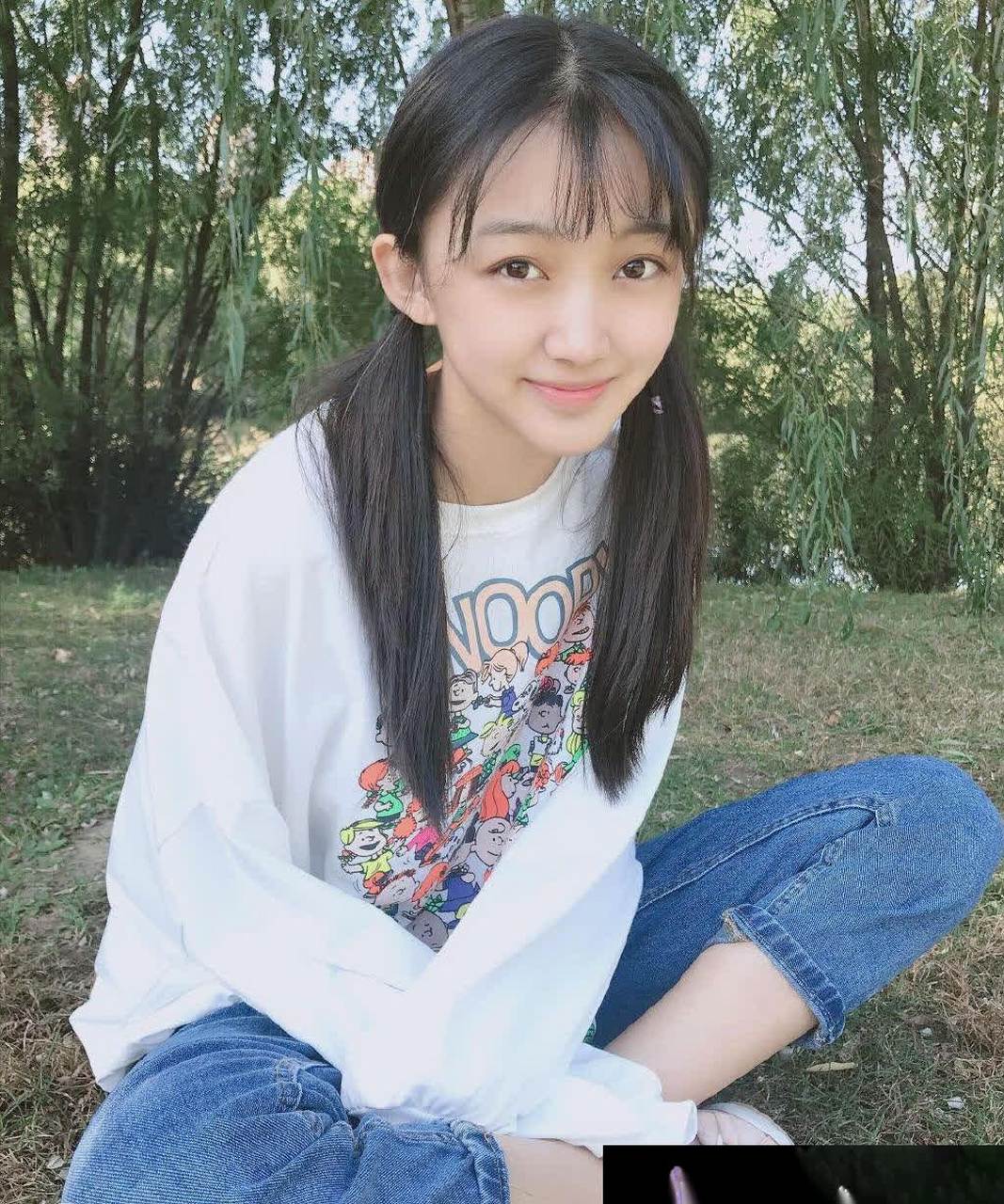 曲芷含秋天户外写真保持微笑的眼睛,才能看见更多美的风景