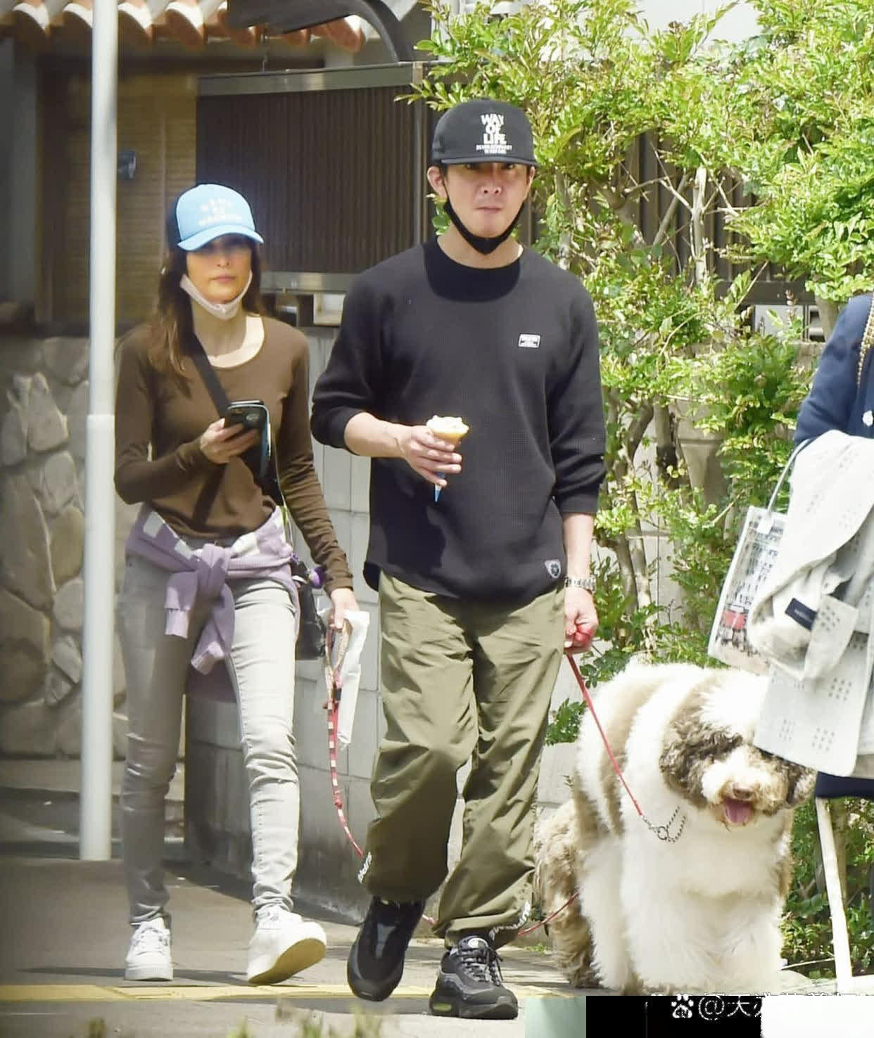 日女星工藤静香与其丈夫木村拓哉被曝离婚,其原因是男方嫌弃女方人老