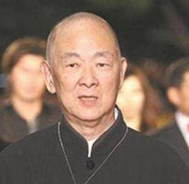 2015年,79岁的谢贤在一次采访中不满81岁的曾江的言语,起身怒甩了他一