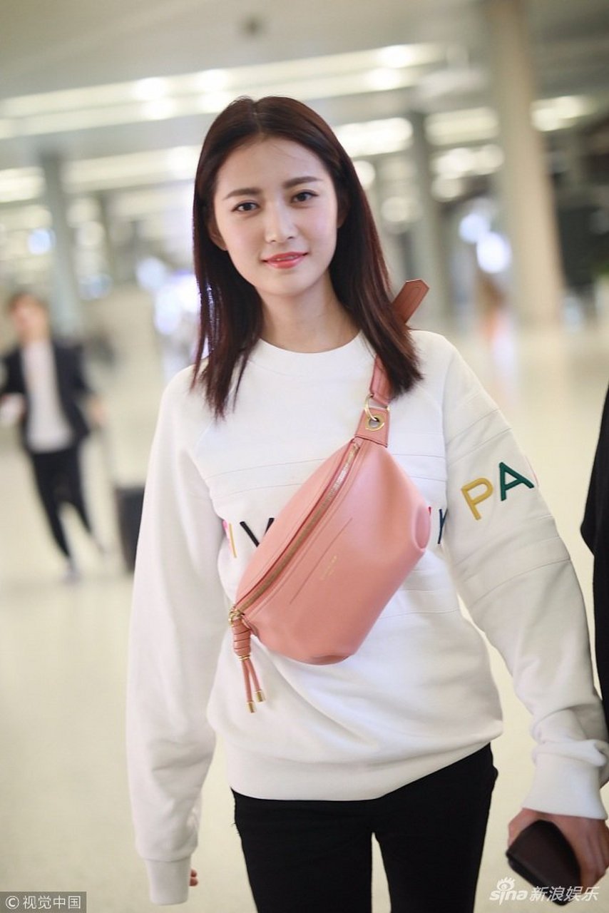 "赵敏"陈钰琪黑白look高扎马尾青春靓丽