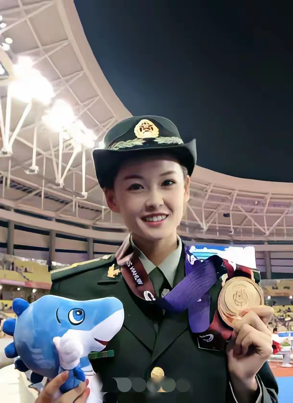 杨家玉,中国体育界顶流美女,这个漂亮的内蒙古军花妹子八年磨一剑,终