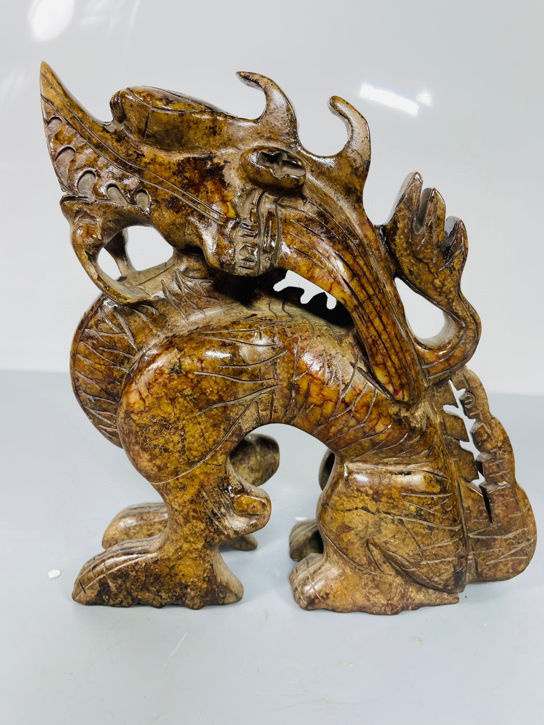 珍藏和田玉麒麟一对,麒麟是四大神兽之