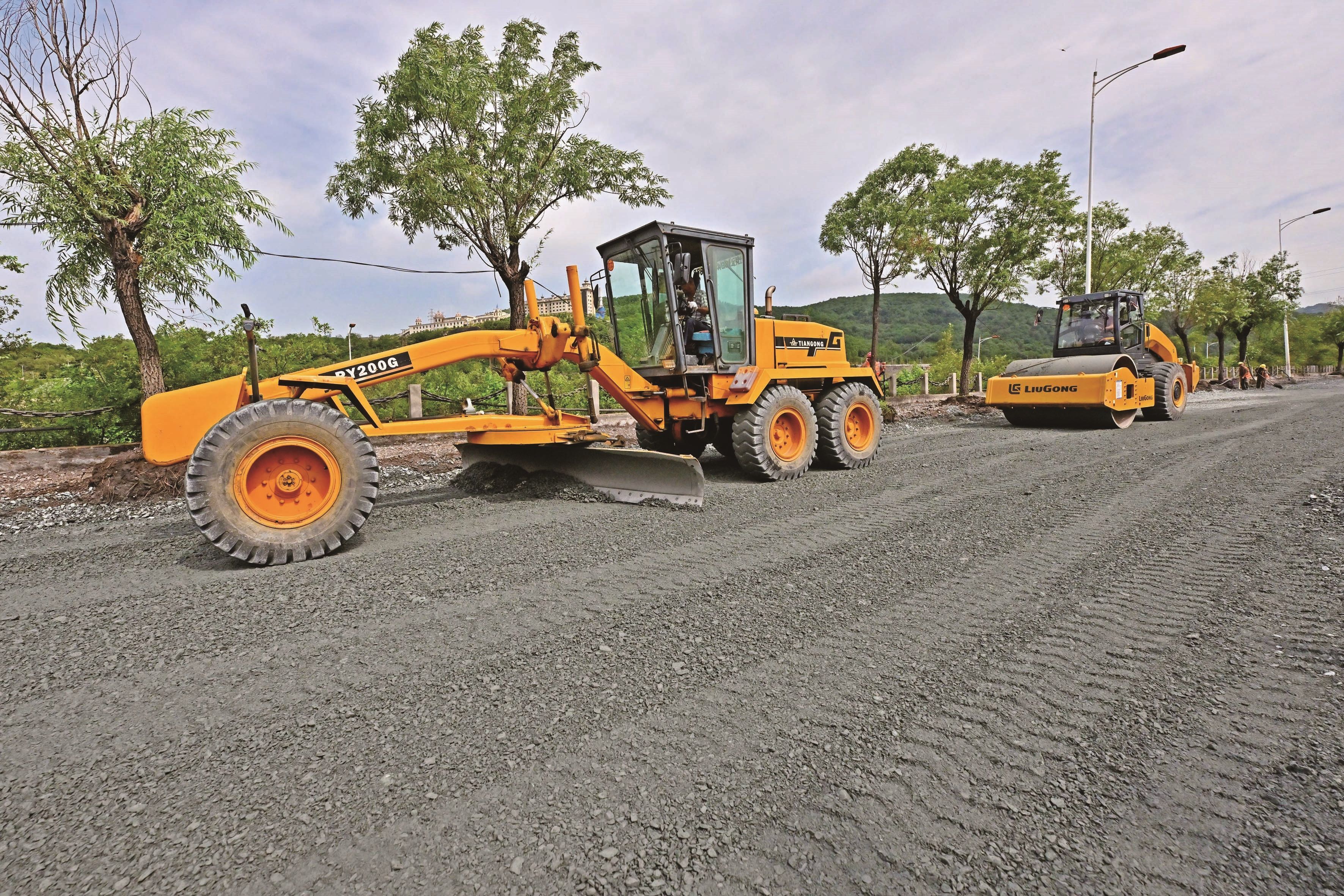 车乡村道路工程路床处理城市建设道路施工瓜米小石子铺路 实拍施工