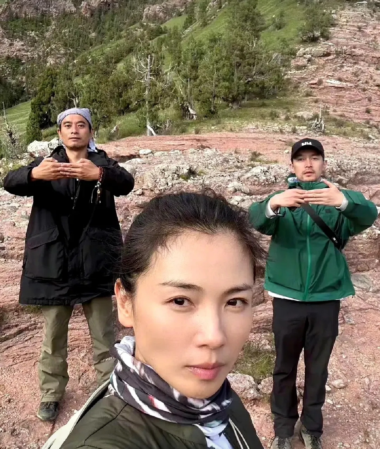 演员刘奕君说胡歌最让我感动的一点就是什么呢比如说拍一个镜头