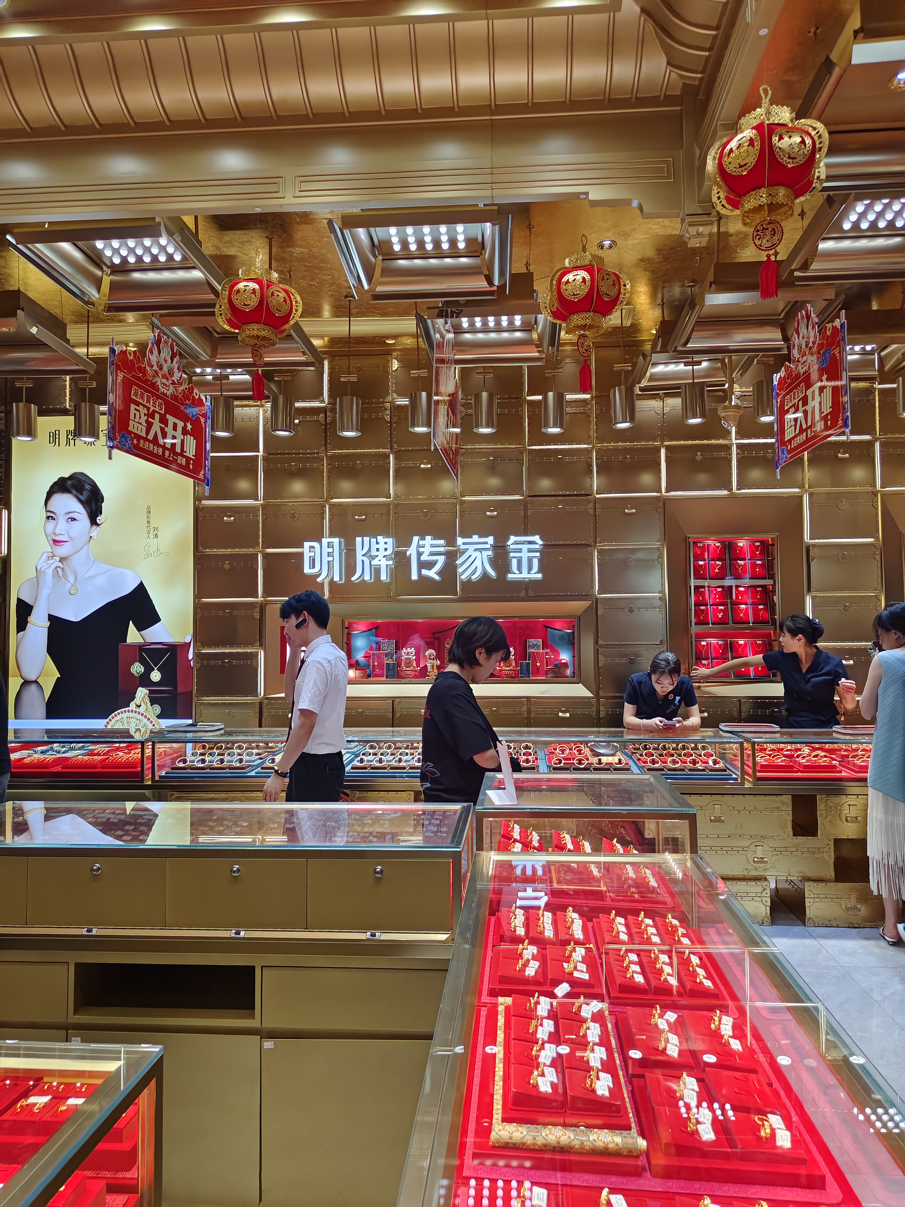 一,瞎子一旦恢复视力,第一件事就是扔掉他手中