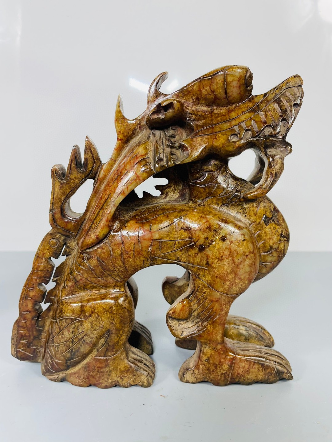 珍藏和田玉麒麟一对,麒麟是四大神兽之