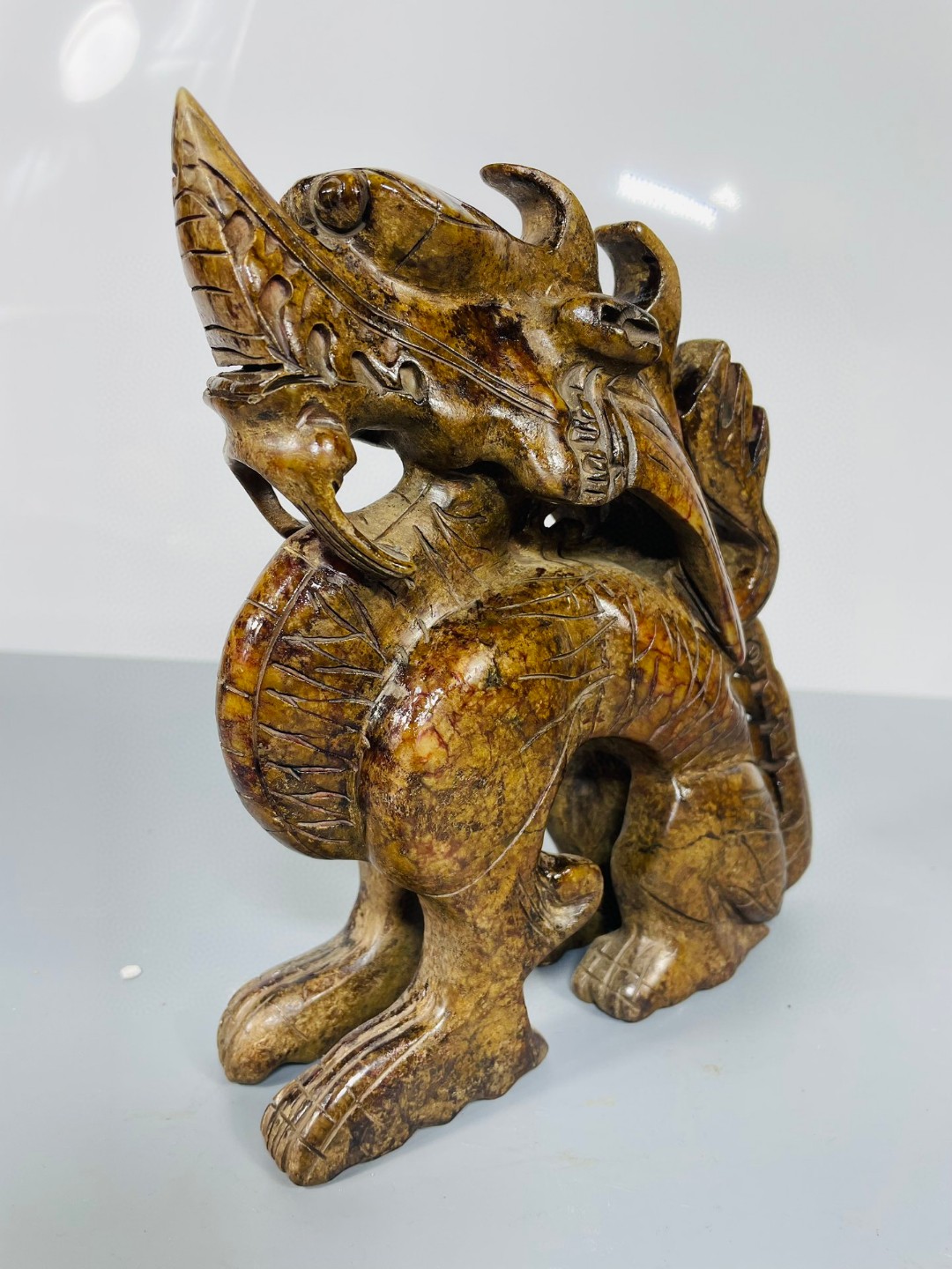 珍藏和田玉麒麟一对,麒麟是四大神兽之