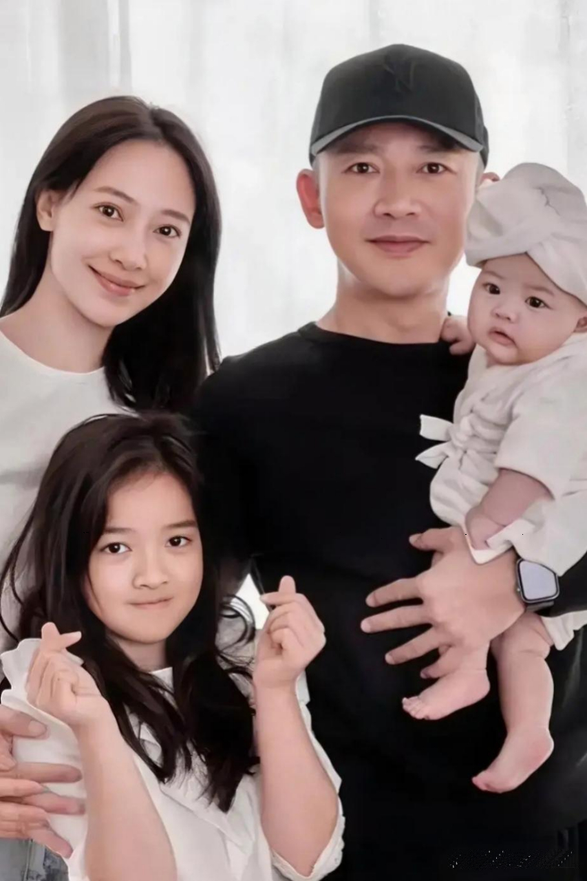 聂远晒全家福,一儿一女漂亮又可爱.