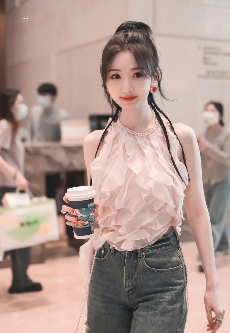 不得不说,陈翔真是身在福中不知福,感觉毛晓彤自从离开他以后,事业