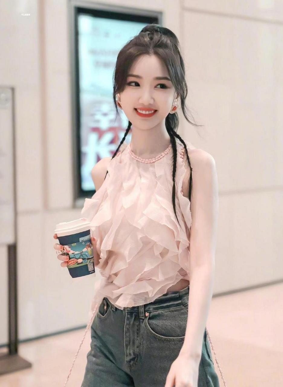 不得不说,陈翔真是身在福中不知福,感觉毛晓彤自从离开他以后,事业