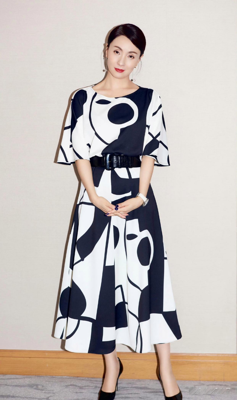 陶虹,原国家花样游泳运动员,全运会冠军,如今这个身材依然保持得相当