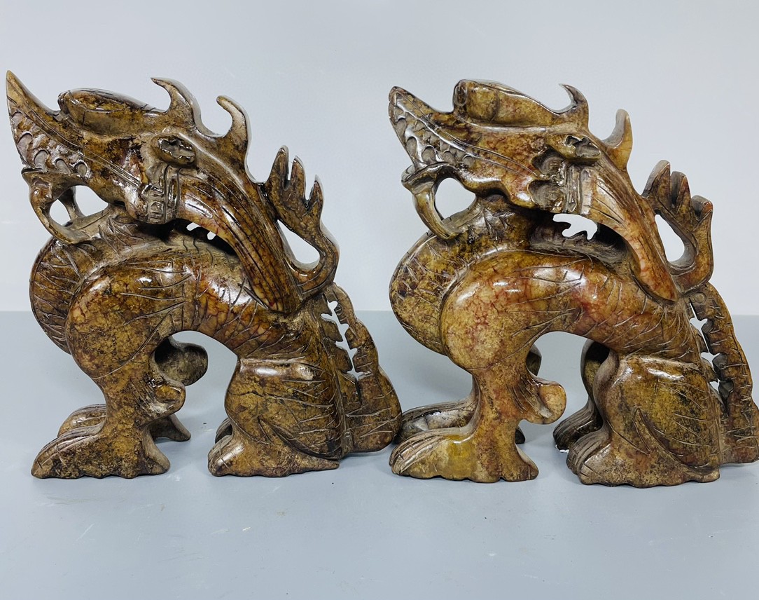 珍藏和田玉麒麟一对,麒麟是四大神兽之