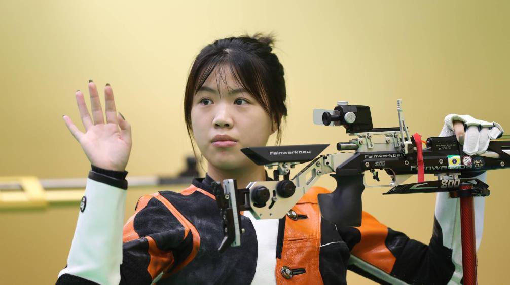 奥运冠军杨倩无缘巴黎奥运会,原来家庭出现重大变故,董宇辉心疼