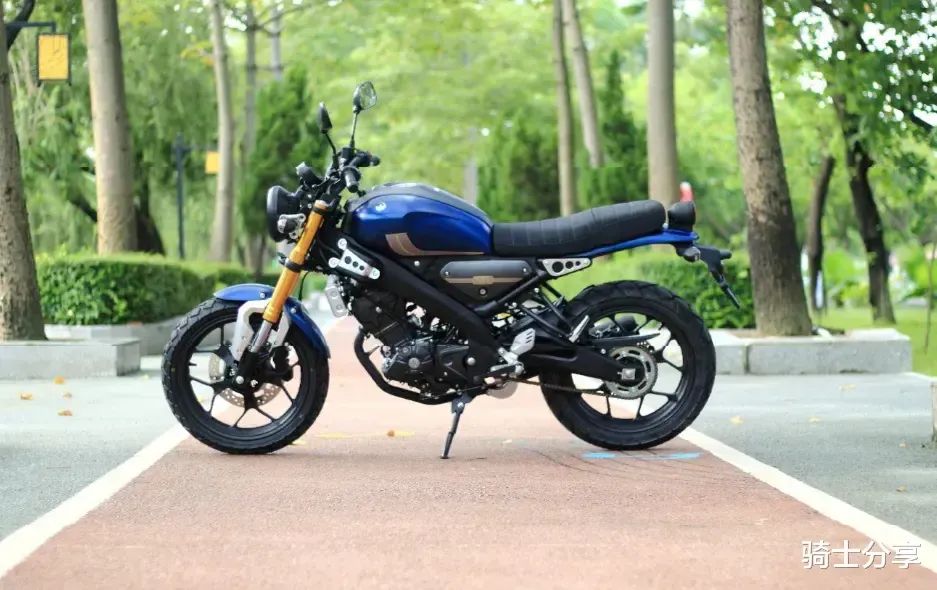 售价11800元,雅马哈xsr平替版飞鹰150开售,外形神似性能激进