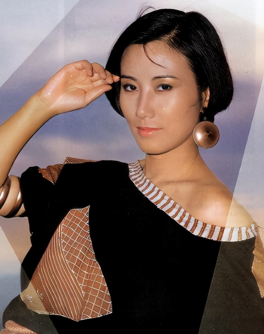 不敢相信,汪明荃年轻的时候竟然是那么风华绝代!恕我无知!
