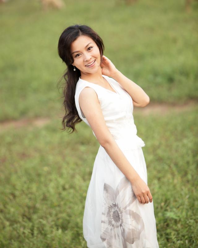 刘芳毓:曾是央视主持人,和计春华传过绯闻,丈夫的身份不简单