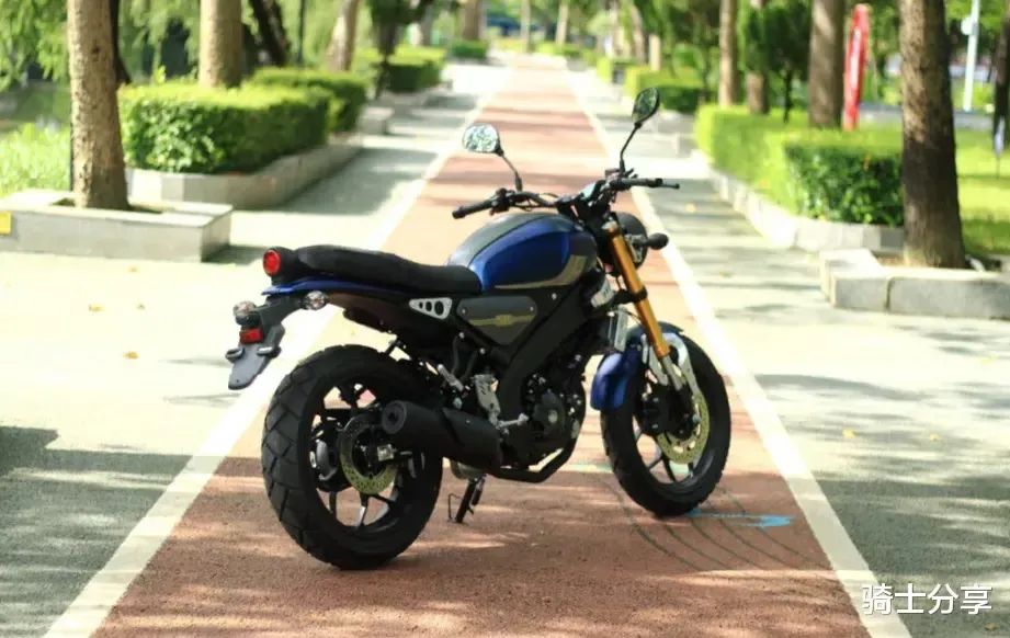 售价11800元,雅马哈xsr平替版飞鹰150开售,外形神似性能激进