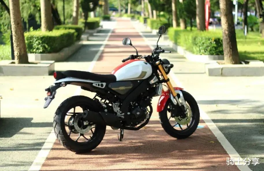 售价11800元,雅马哈xsr平替版飞鹰150开售,外形神似性能激进