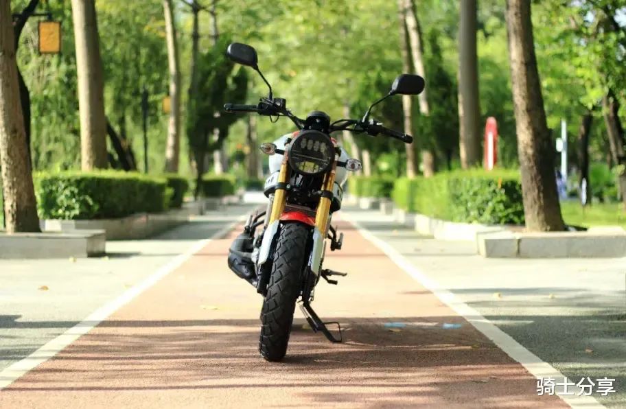 售价11800元,雅马哈xsr平替版飞鹰150开售,外形神似性能激进