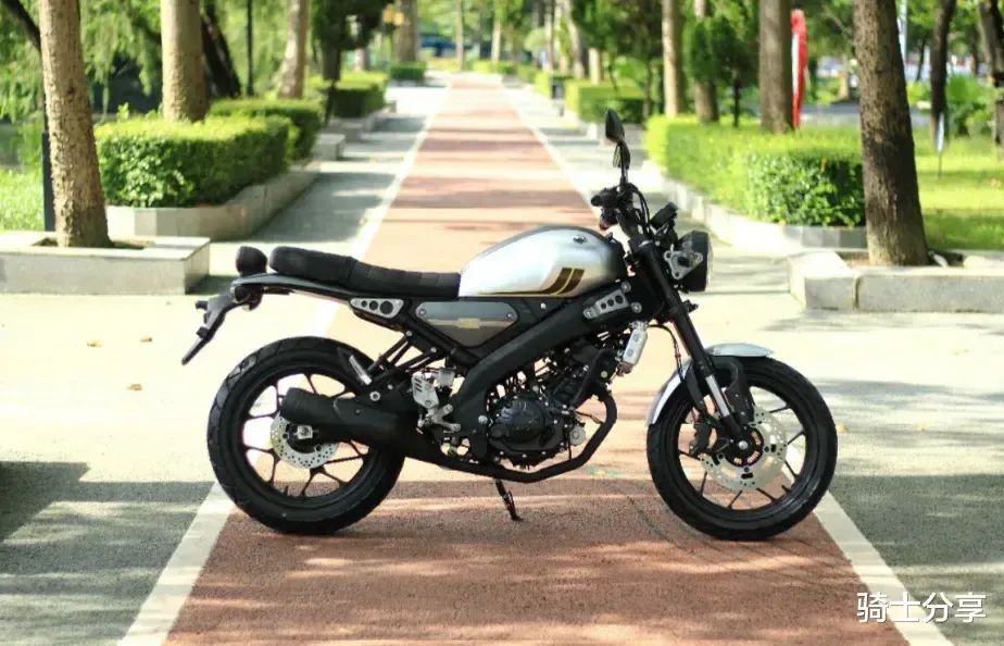 售价11800元,雅马哈xsr平替版飞鹰150开售,外形神似性能激进