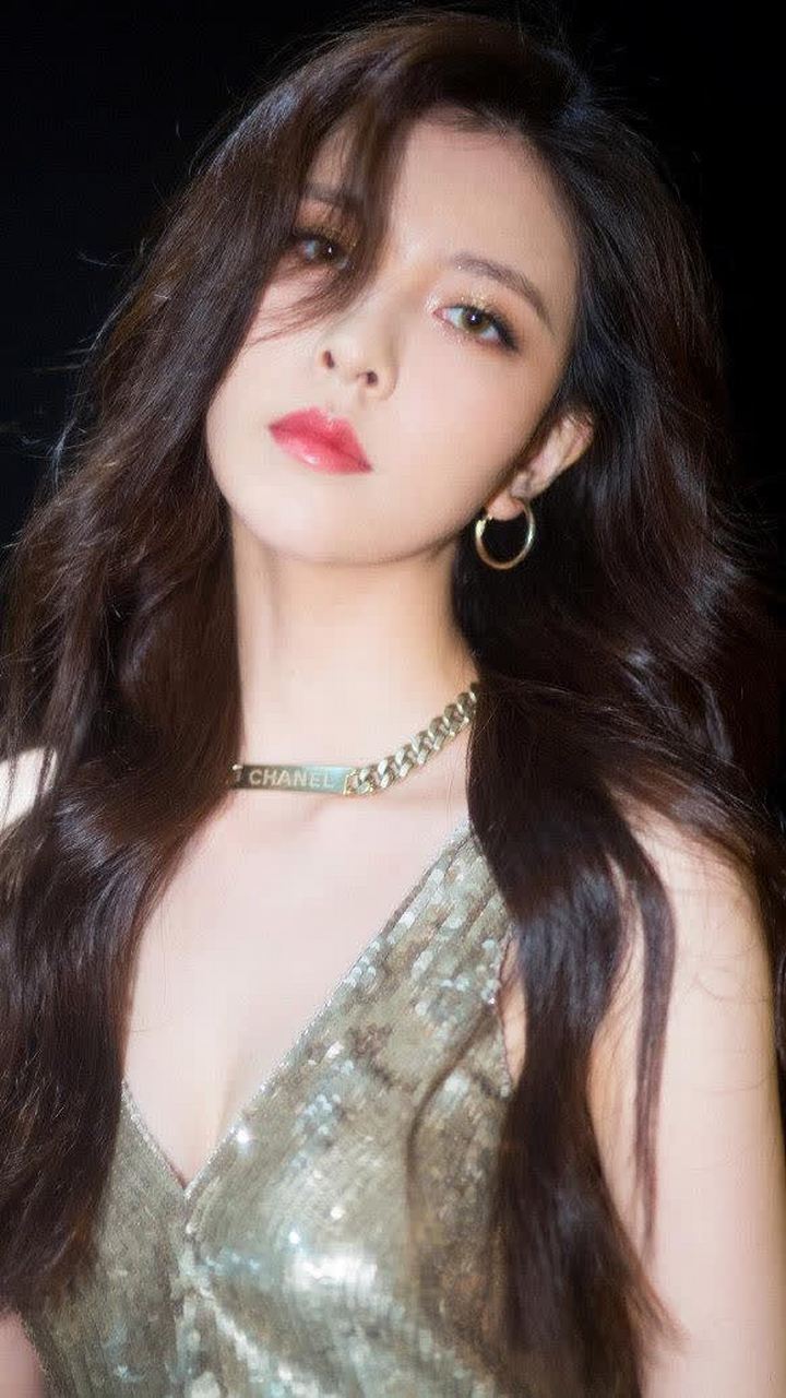 宋妍霏手机壁纸,高白瘦亮眼吸睛